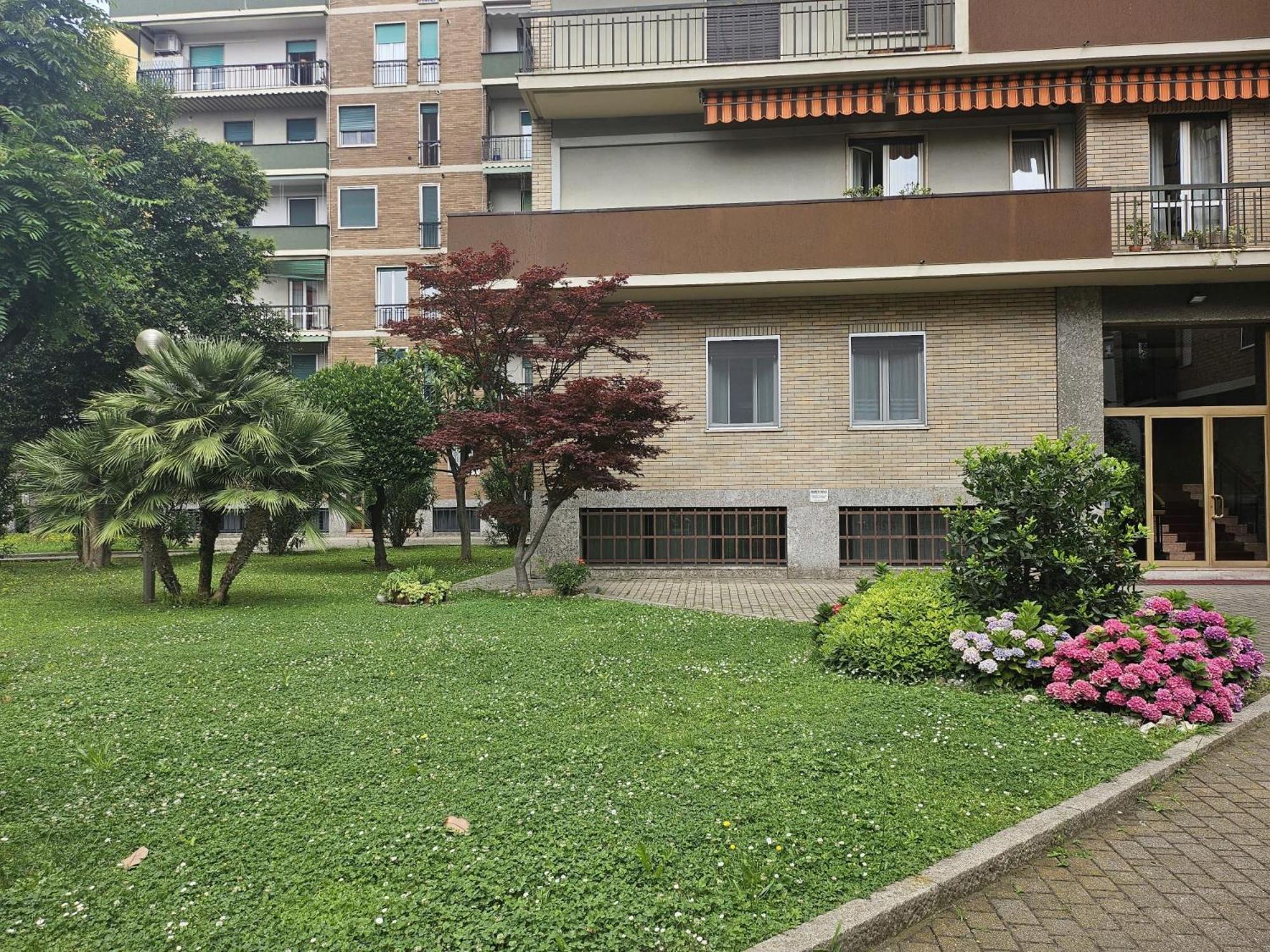 Hbhall Linate Apartment Milan Bagian luar foto